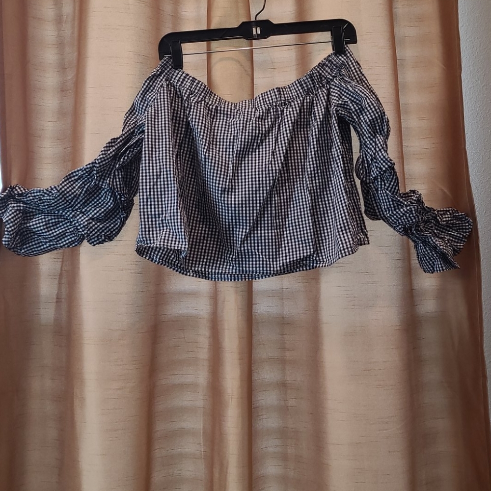 Crop off the shoulder Black & White checked top